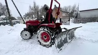 Jinma 254 w akcji /zima konkretnie zaatakowała/odśnieżanie od A do Z/co daje napęd w małym traktorze