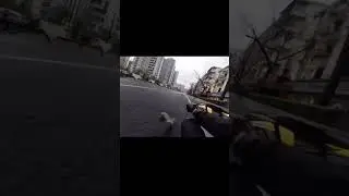 Cruza con su perro fuera del paso peatonal 🐾💥 &iexcl;Motociclista termina cayendo! &iquest;Qui&eacute;n tiene la culpa?