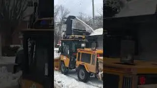 Load snow fast and hassle-free with the Ribbon Snowblower&rsquo;s telescopic truck loading chute.