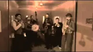 Give the Groove a Roof // Huggee Swing Band