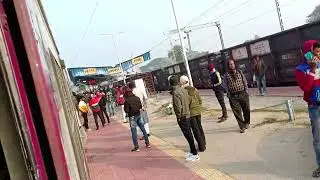 ট্রেন এর চাকা থেকে ধোঁয়া গুরাপ লোকাল চন্দনপুর স্টেশন এ দাঁড়িয়ে 