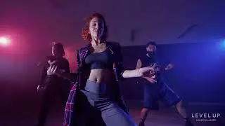 BITCH I'M SPECIAL | Rihanna