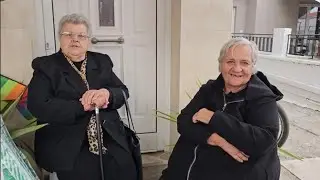 Οι γιαγιάδες παρακολουθούν το καρναβάλι και νοσταλγούν τη δικιά τους εποχή. Τυμπάκι