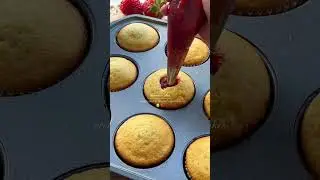 Strawberry filled cupcakes 🧁 🍓 #cupcakes #baking #shorts #strawberrycupcakes