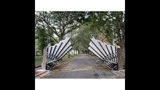 The Elegance Of This Vertically Opening Fan Gate