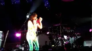 Yeah Yeah Yeahs - Pin / Black Tongue / Dull Life (HD) Live in Singapore 12 Jan 2010