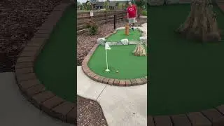 Easy bird #golf #discgolfer #minigolfcourse #golfer #minigolfing #minigolf #pga