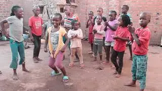 #Video8 - Niños felices Dancing #ABC | Masaka Kids Africana