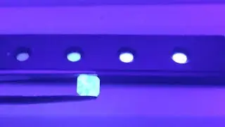 Fluorescencja diament&oacute;w.