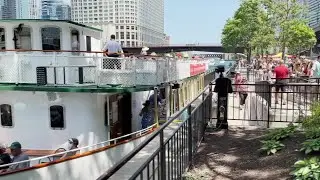 Chicago Scene aboard Chicago's First Lady on the Chicago River