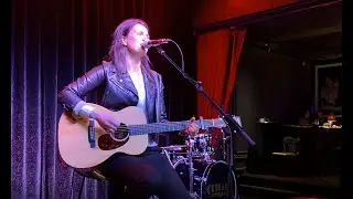 Viivika Viickberg - acoustic covers at Chicago 1933