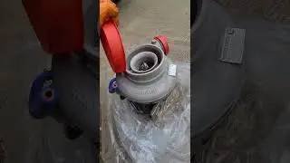 Road service! Detroit DD13 turbo replacement.