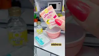 Let&rsquo;s make mini MUFFINS! 🍓 @officialminiverse #miniverse #miniature #shorts