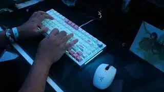 Glorious GMMK with NovelKey Creams.