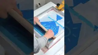 Screen Printing Tote Bags 🥰 #shorts #screenprinting #totebag #siebdruck