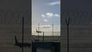 TUI Boeing 737 landing in Manchester from Insbruck