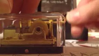 Pop! Goes the weasel ~ Real music box