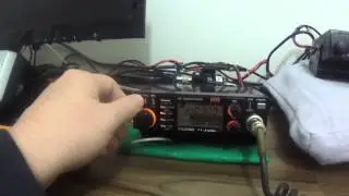 Yaesu FT-212RH bloqueado em frequência