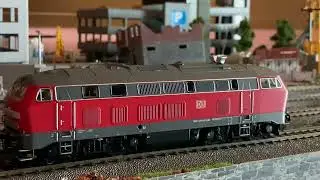RE nach Lindau Hbf ( Brawa Wagen ) und BR 218 414-1 ( ESU ) Ausfahrt aus Abstellgleis