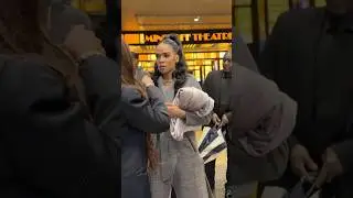 Michelle Williams poses up a selfie-storm w/ fans #michellewilliams #destinyschild #deathbecomesher