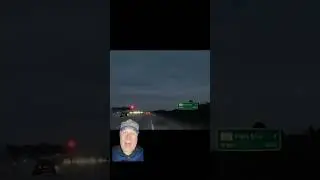 Двухмоторный самолет совершил аварийную посадку на трассе I-95 во Флориде.