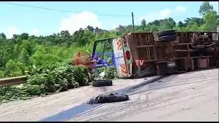 Emmotoka ebadde etwala amatooke egudde ku kabenje e Maya-Masaka road