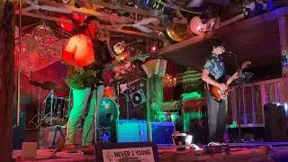 Couldnt Stand the Weather - Stevie Ray Vaughan (cover by Never2Young) LIVE @ The Destination