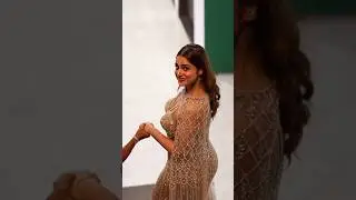 Ayesha Khan wore a golden saree and showed her fitness#shorts #youtubeshorts #bollywoodnews