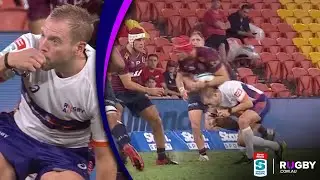 Referee Angus Gardner no-arms tackle on Harry Wilson
