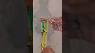 Instala&ccedil;&atilde;o de tomada tripla...