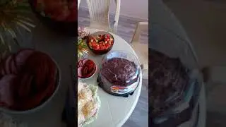 Гости на пороге, вкусняшки на столе.