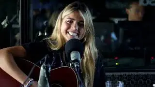 Meri Deal canta 