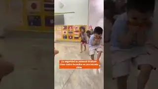 En simulacro de incendio en china🇨🇳 menores aprende sobre los peligros de la inhalaci&oacute;n de humo.