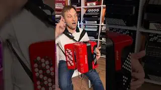 Зачем ему меха? Он же электронный! #электробаян #roland #баянист #баян