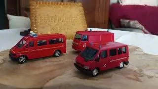 achat de v&eacute;hicules  de pompiers,  de police et une 2cv cocorico