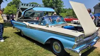 Ford Fairlane 500 Skyliner 1959 года выпуска с выдвижным жестким верхом и складным верхом в действии. THF Motor Muster