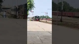 Millat express arrival at Faislabad #pakistan #railway #railwayline #train #freight #travel