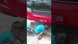 viral gara&sup2; basuri siBocil masuk kolong bus.. #viralvideo #trending #basuri #basuritelolet