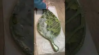 Removing the resin drips from the back of a piece is the best part of the process 🌿🌿
