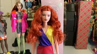 Unboxing random dolls