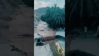 The Unpredictable Forces of Nature: Witnessing Nature's Impact / 大自然的不可预测之力：见证自然的影响