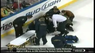 Pominville gets crushed by Hjalmarsson from behind (chi/buf_10/11/10