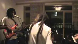 Novas Raizes e Hon Charles Saint&acute;s