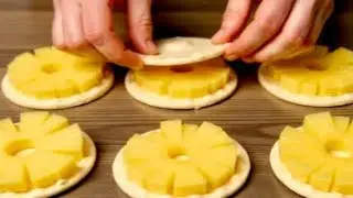 🍍Если у вас есть слоёное тесто и консервированные ананасы,тогда приготовьте этот невероятный десерт