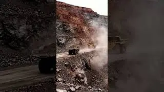 Massive Excavator & Dump Truck: Quarry Power! 🚚💥 #mining #equipment #short