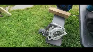 Flex 24 volt brushless cordless circular saw with a 5.0ah lithium battery