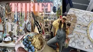 THRIFT WEEKEND || winter finds, roller skating, farmers market!!