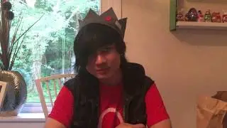 Jughead Frankie tries a Pizza Burger