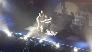 One Direction: Twitter Questions/ 1D Band Dance Off ~ L.A 8/10/13