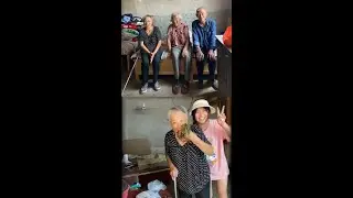 今天去县城了刚回来，第一件事就是赶紧发视频，久等了家人们，祝你们端午假期快乐，点个红心再走好吗 #记录真实生活 #端午节 #我的乡村生活 #日常vlog #包粽子 @小贾的开卷生活